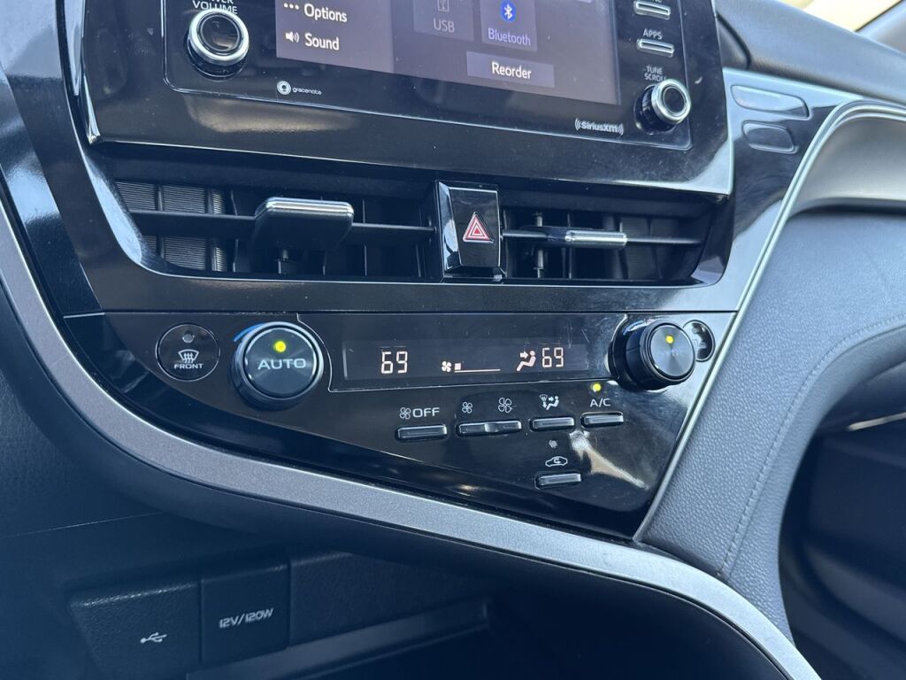 Vehicle image 29 of 33