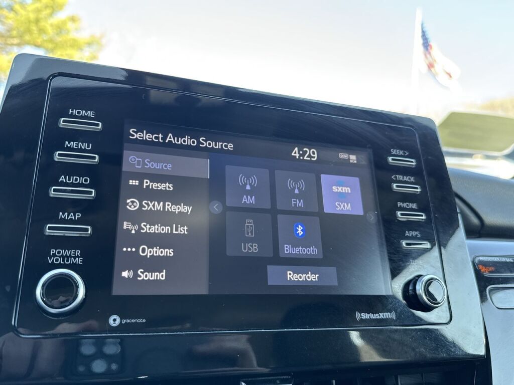 Vehicle image 28 of 33