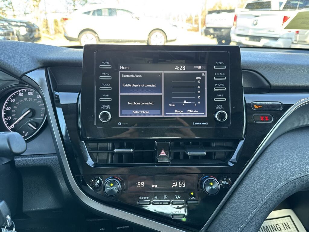 Vehicle image 19 of 33