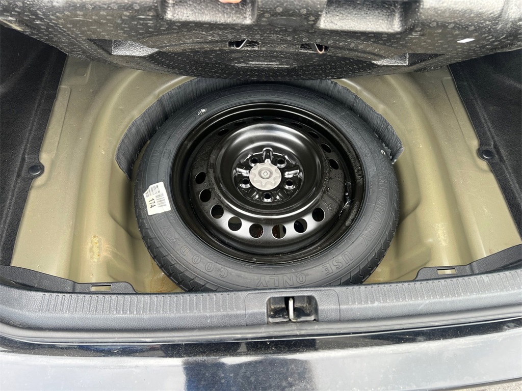 Vehicle image 30 of 32