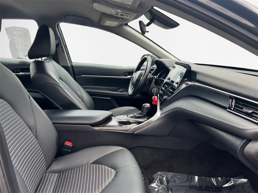 Vehicle image 27 of 32