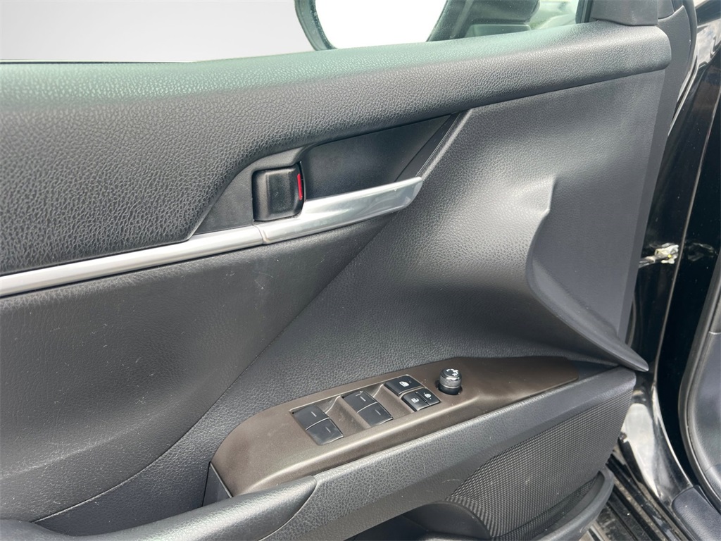 Vehicle image 15 of 32
