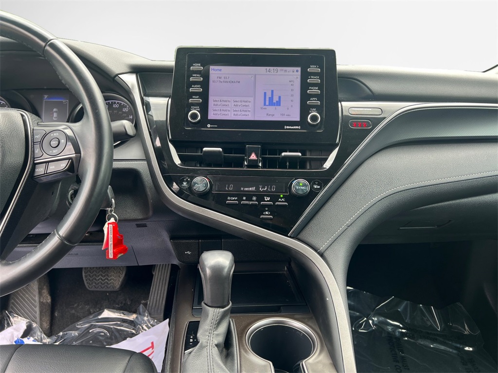 Vehicle image 22 of 32