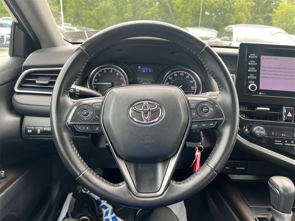Vehicle image 16 of 32