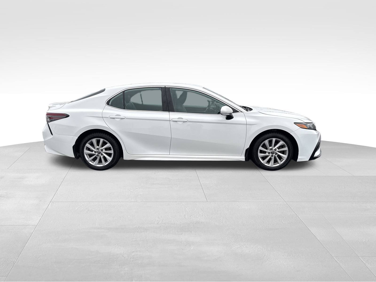 Vehicle image 4 of 37