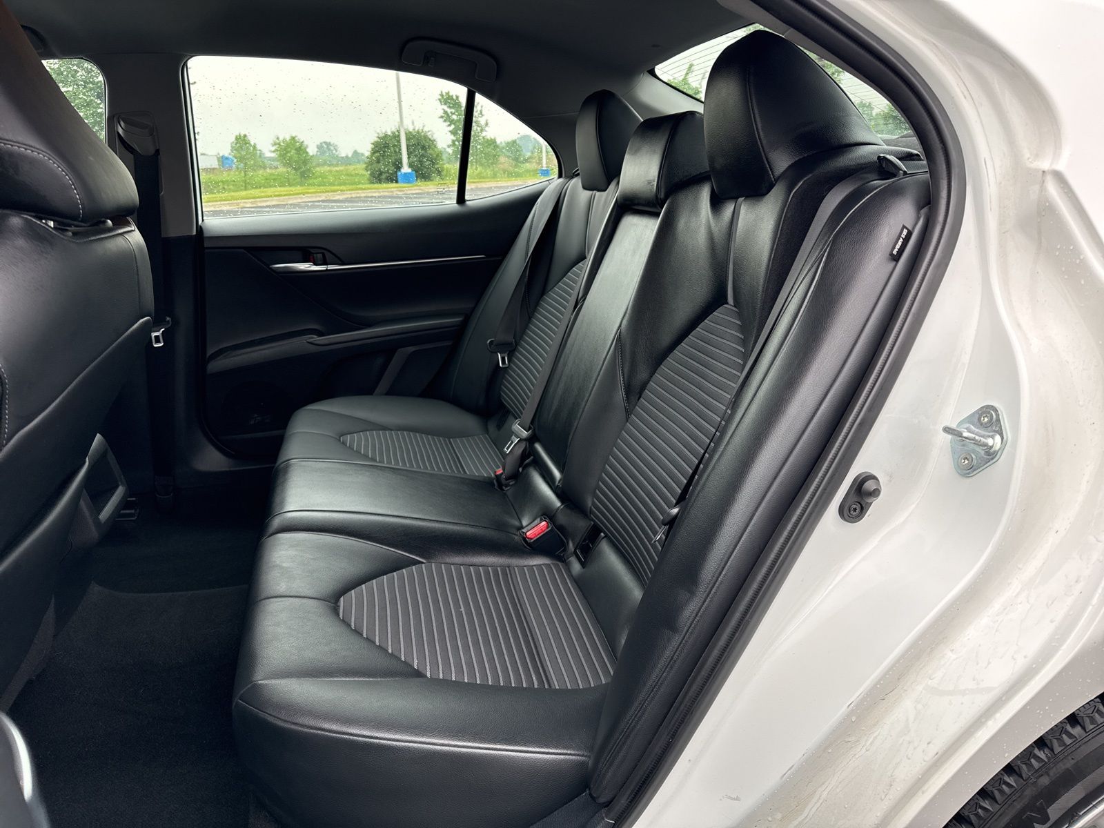Vehicle image 26 of 37