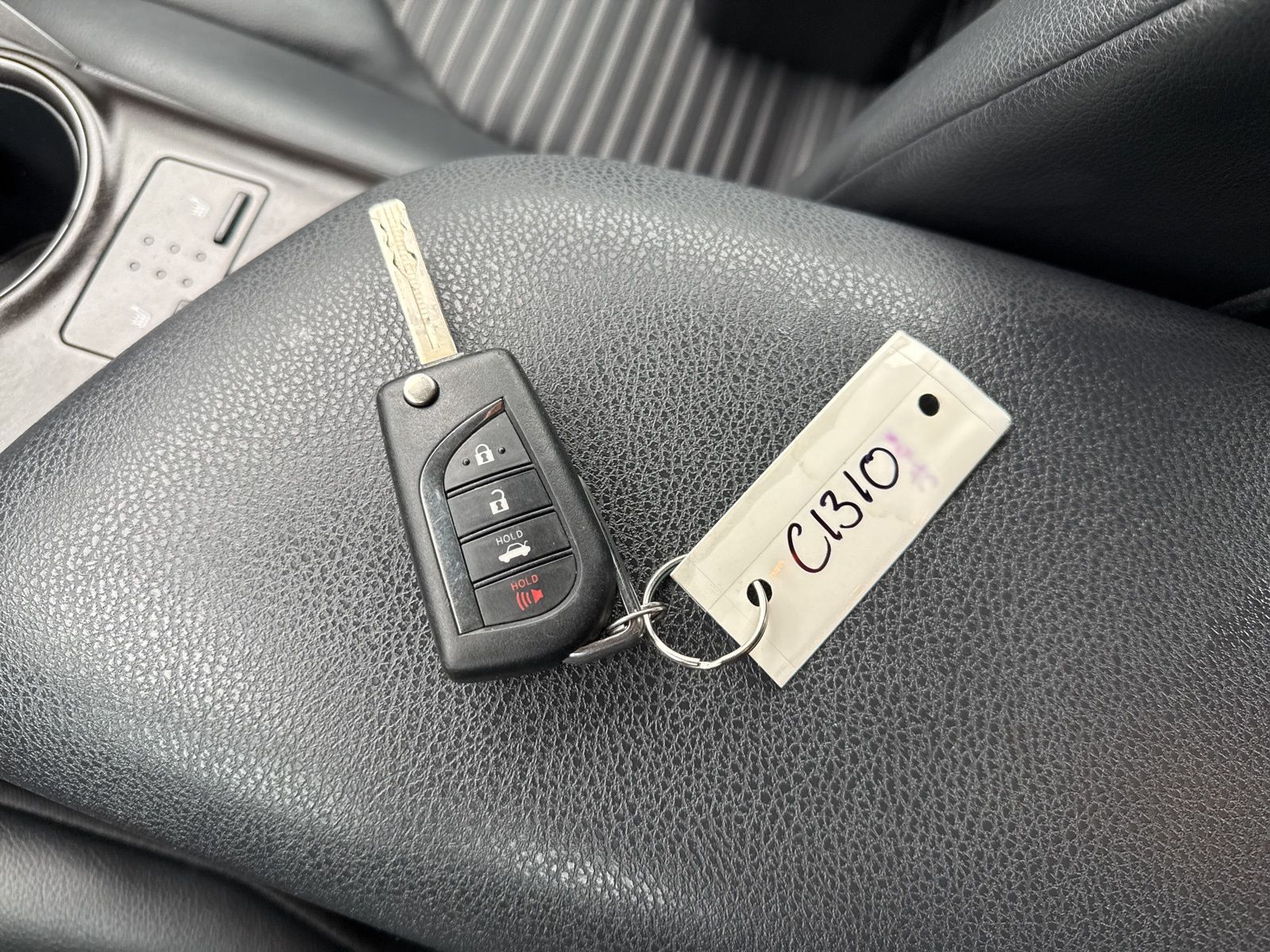 Vehicle image 28 of 37