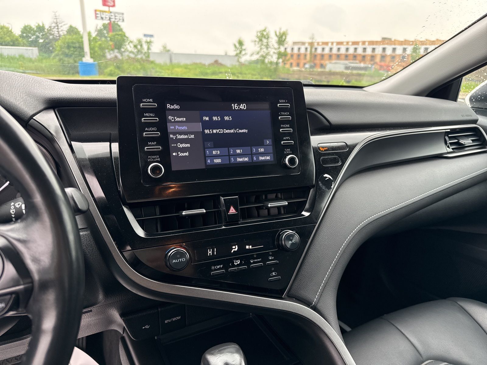 Vehicle image 20 of 37