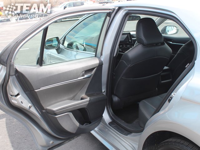 Vehicle image 21 of 32