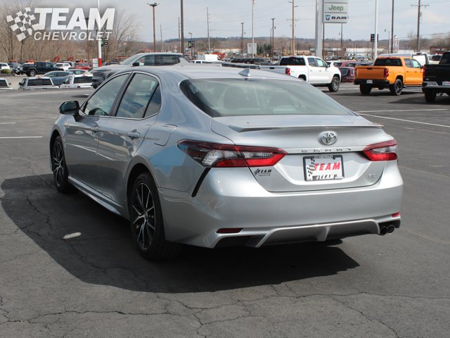 Vehicle image 8 of 32