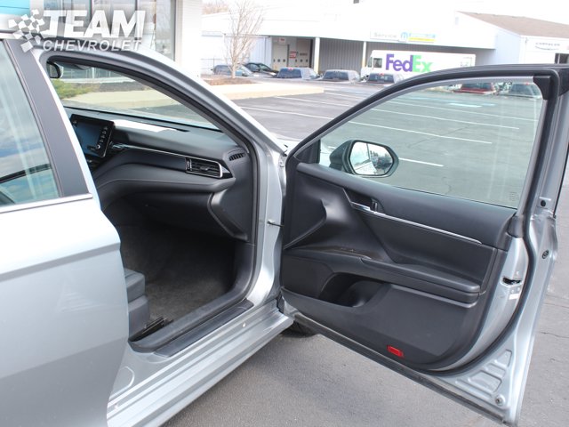 Vehicle image 27 of 32
