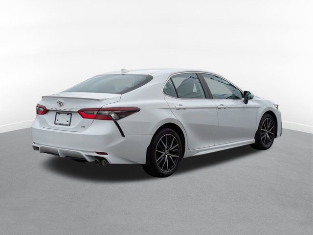Vehicle image 4 of 24