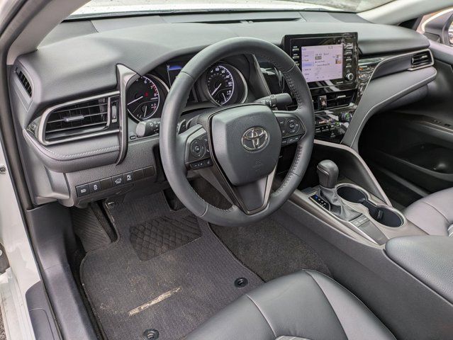 Vehicle image 8 of 24
