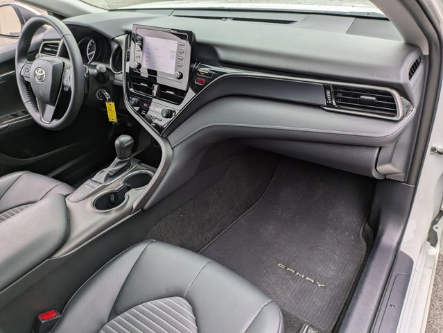 Vehicle image 22 of 24