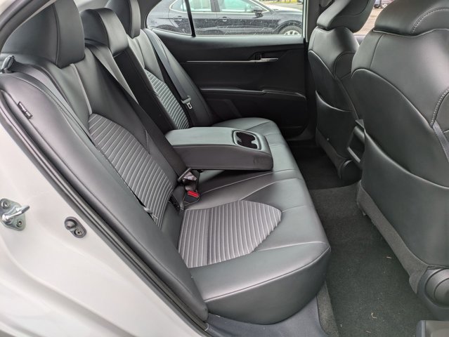 Vehicle image 20 of 24