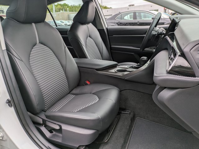 Vehicle image 21 of 24