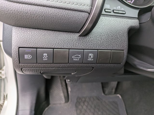 Vehicle image 16 of 24