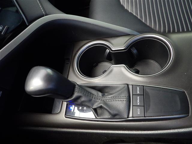 Vehicle image 31 of 37