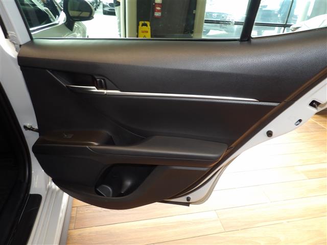 Vehicle image 15 of 37