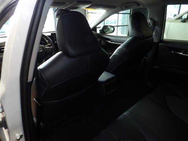 Vehicle image 21 of 37