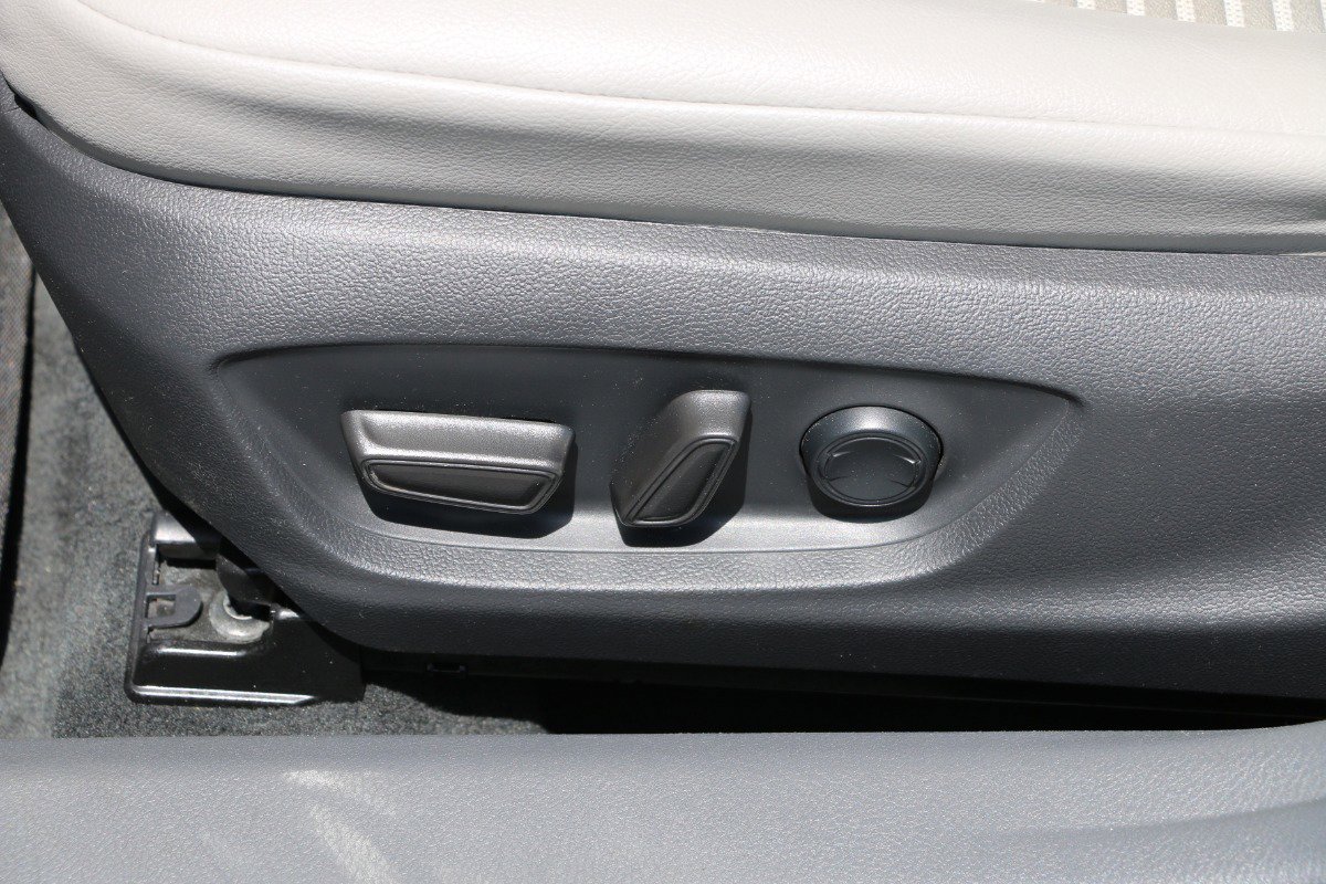 Vehicle image 22 of 29