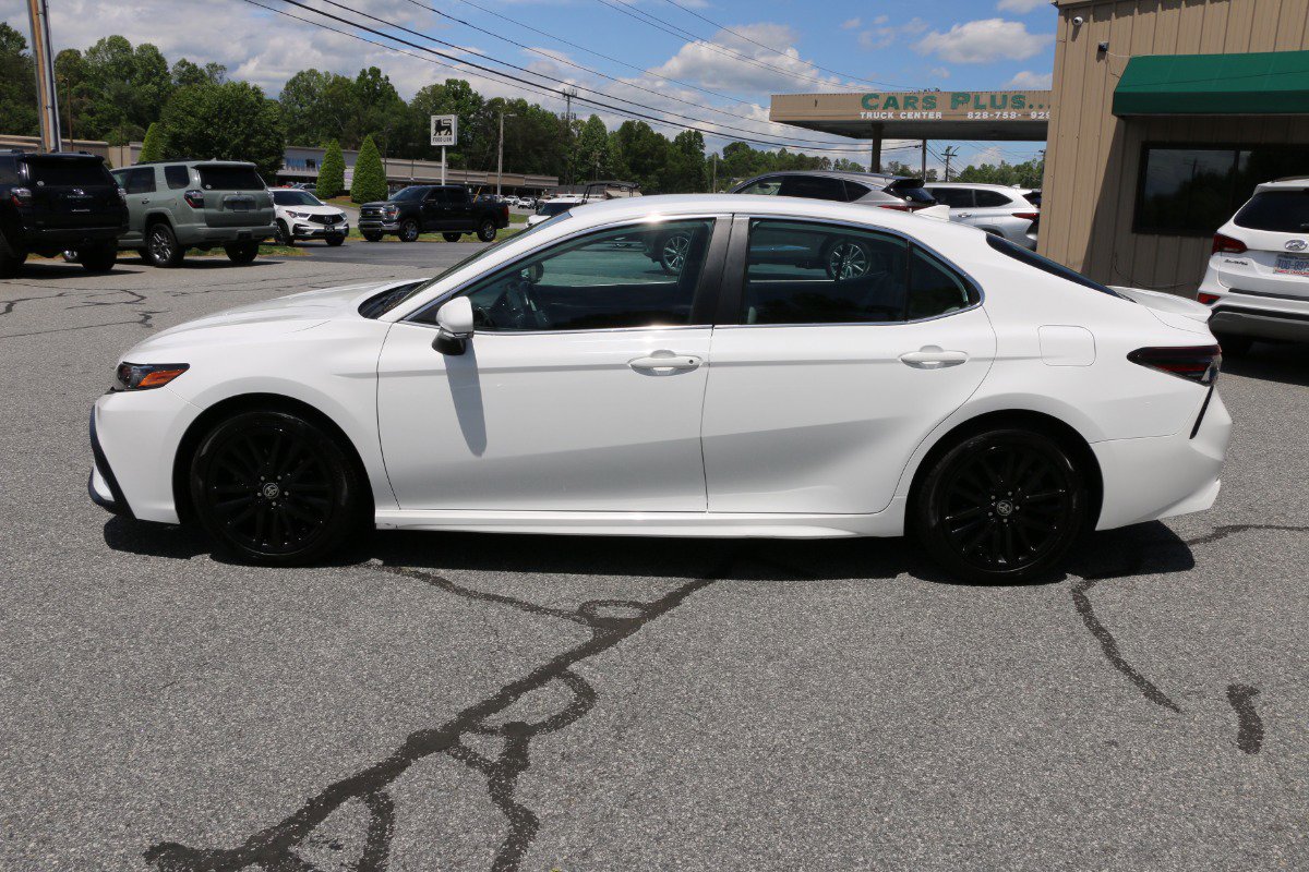 Vehicle image 8 of 29