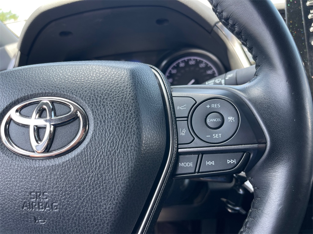 Vehicle image 22 of 25