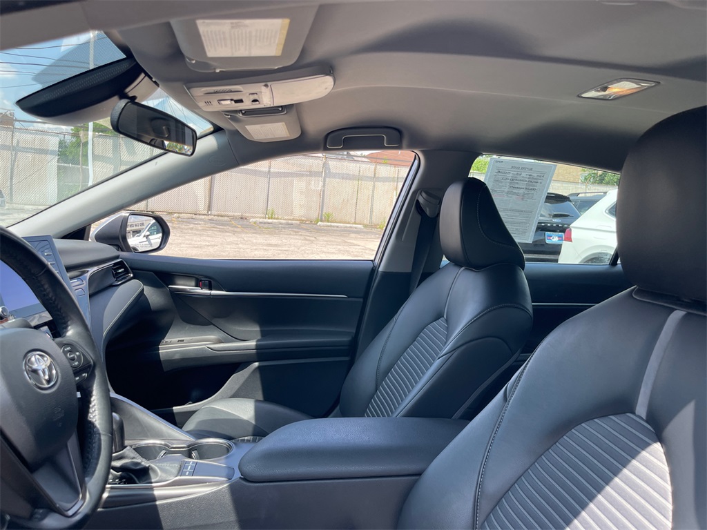 Vehicle image 16 of 25