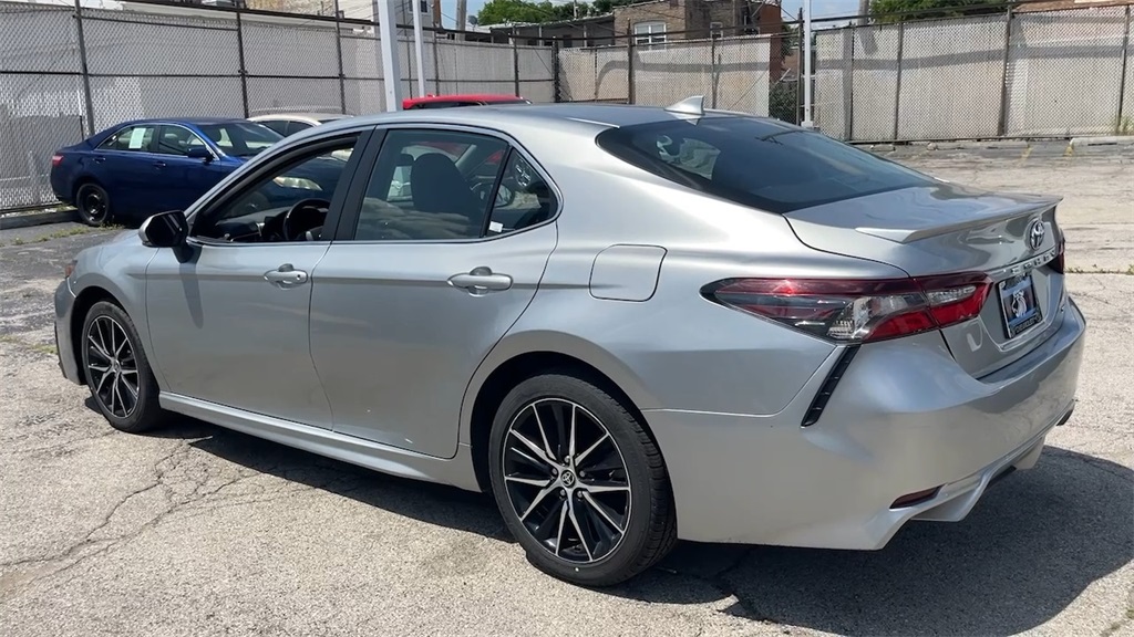 Vehicle image 13 of 25