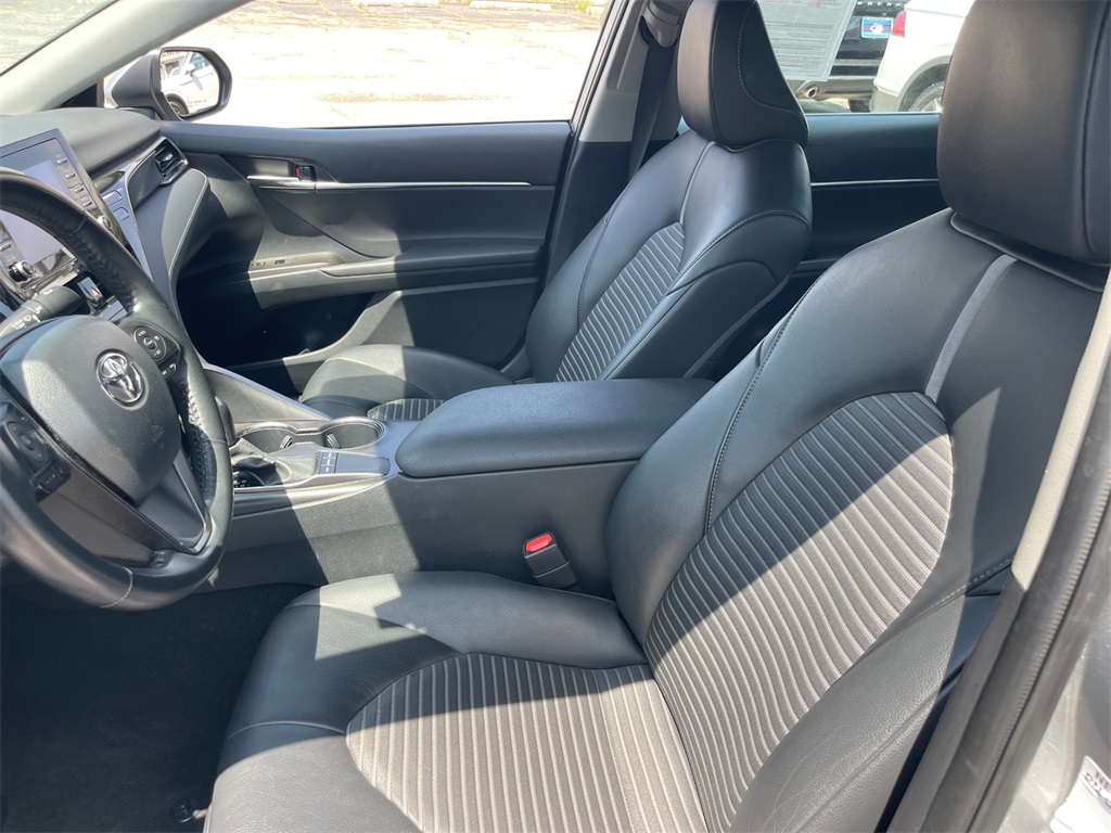 Vehicle image 14 of 25