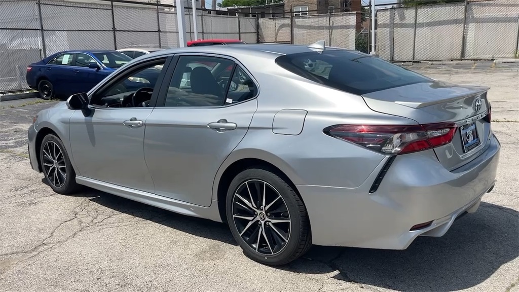 Vehicle image 12 of 25