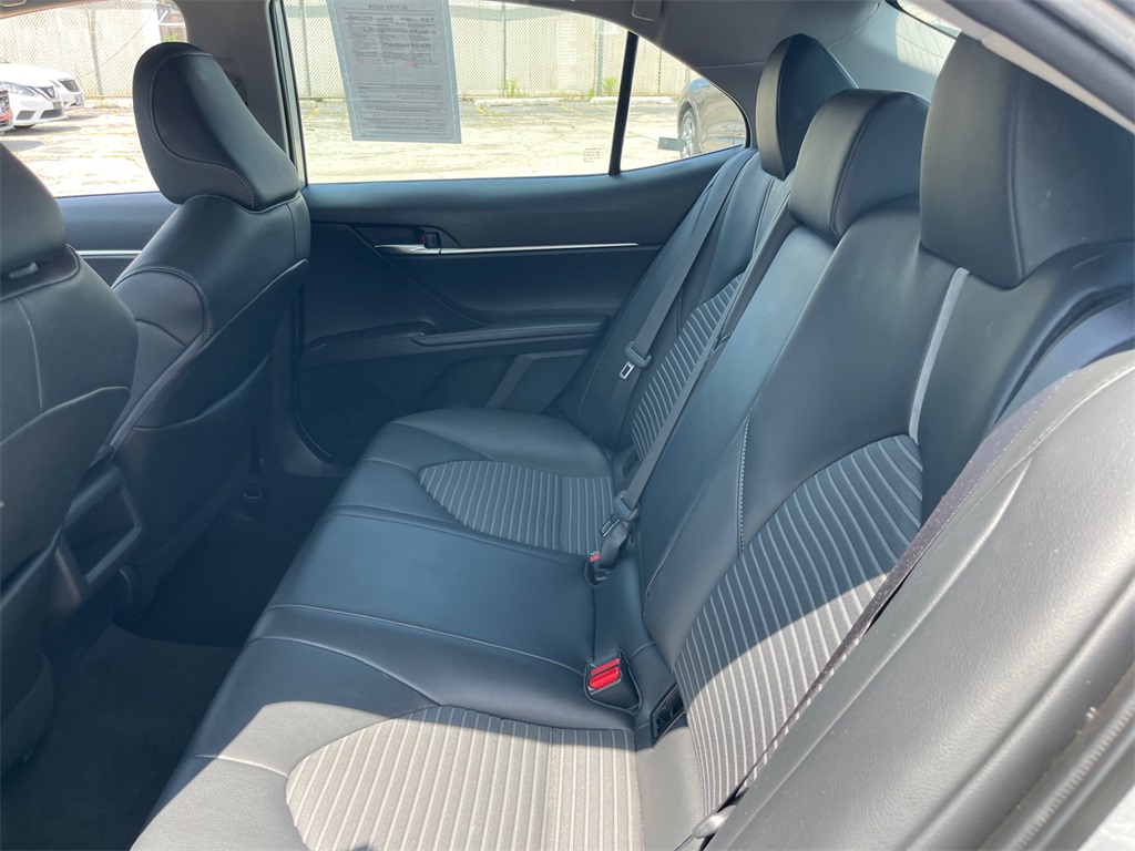 Vehicle image 15 of 25