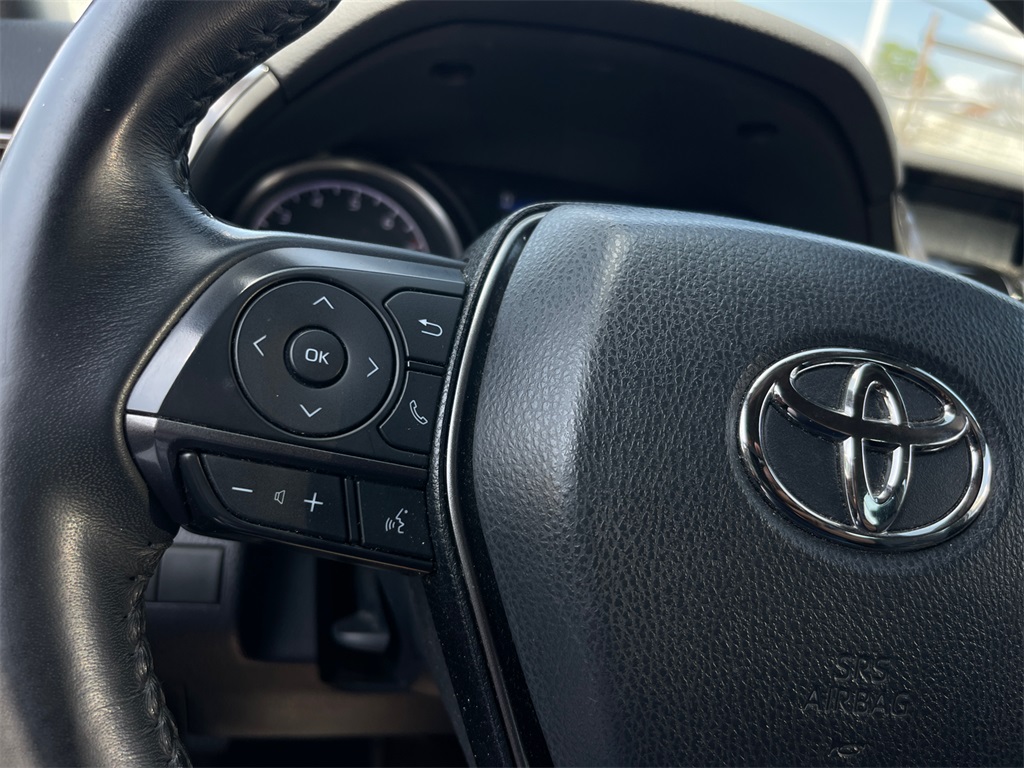 Vehicle image 23 of 25