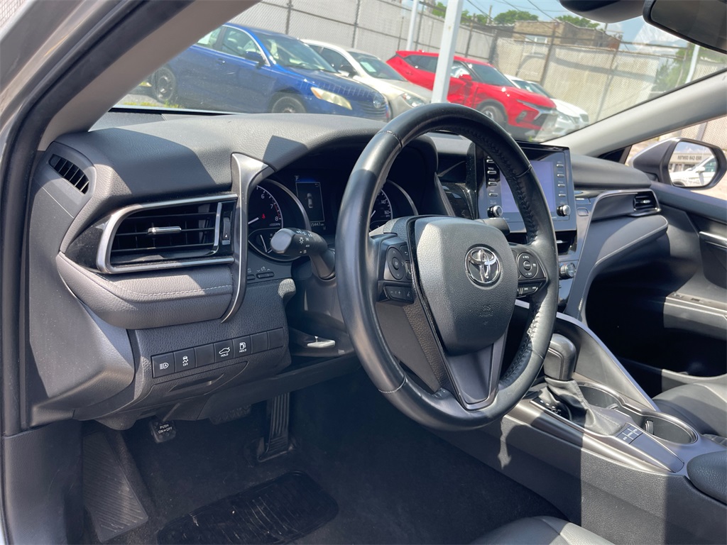 Vehicle image 18 of 25
