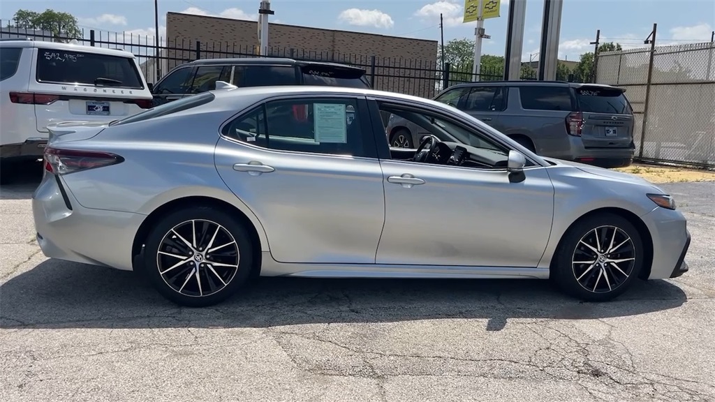 Vehicle image 8 of 25