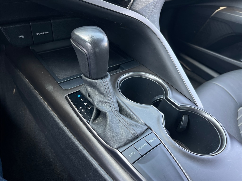Vehicle image 21 of 25