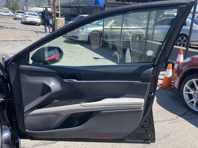Vehicle image 21 of 23