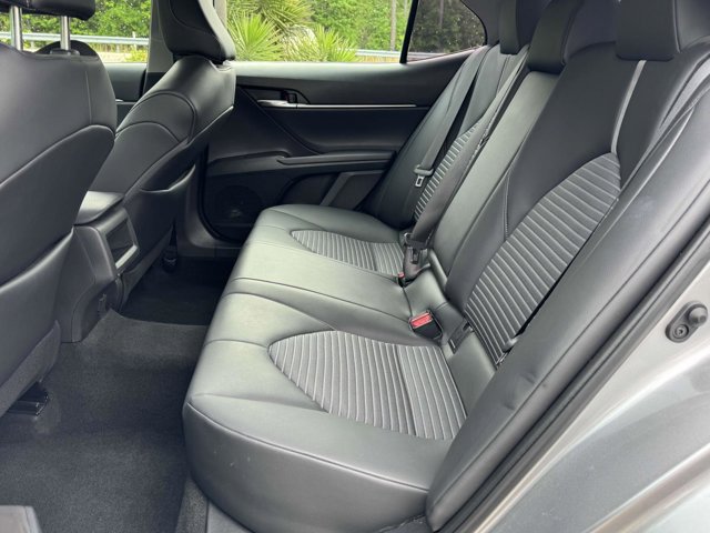 Vehicle image 21 of 26