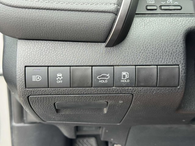 Vehicle image 13 of 26