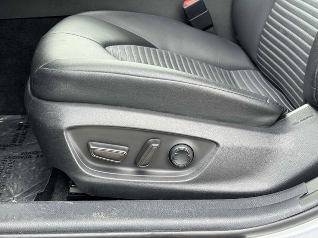 Vehicle image 23 of 26