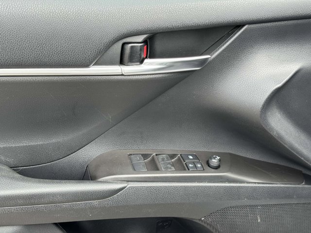 Vehicle image 22 of 26