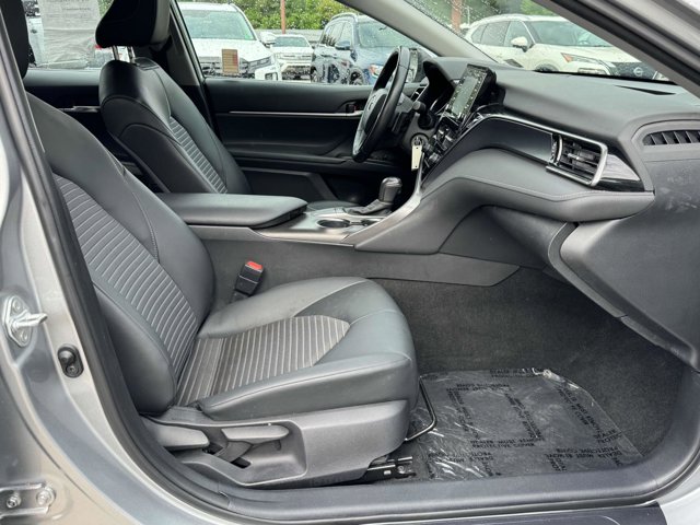 Vehicle image 18 of 26