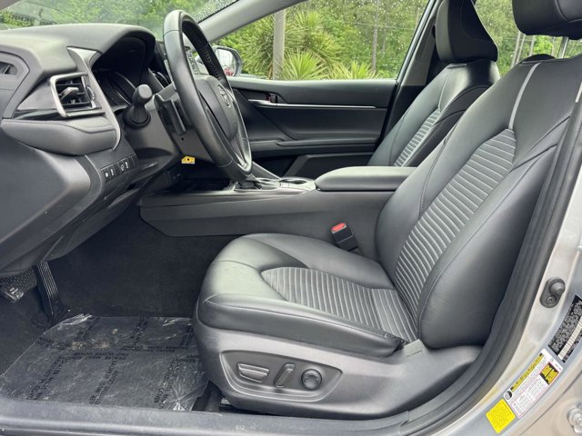Vehicle image 24 of 26
