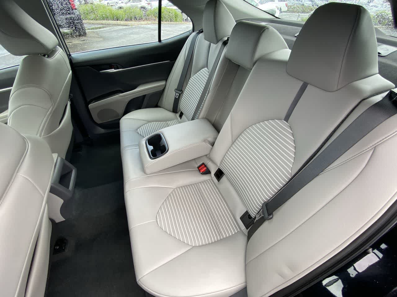 Vehicle image 21 of 24