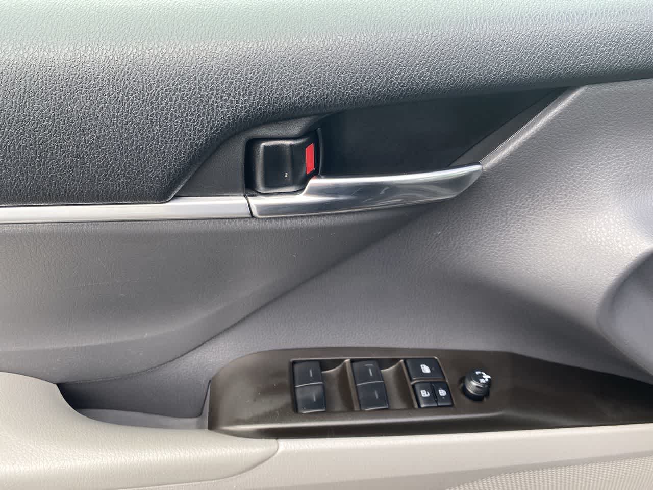 Vehicle image 13 of 24