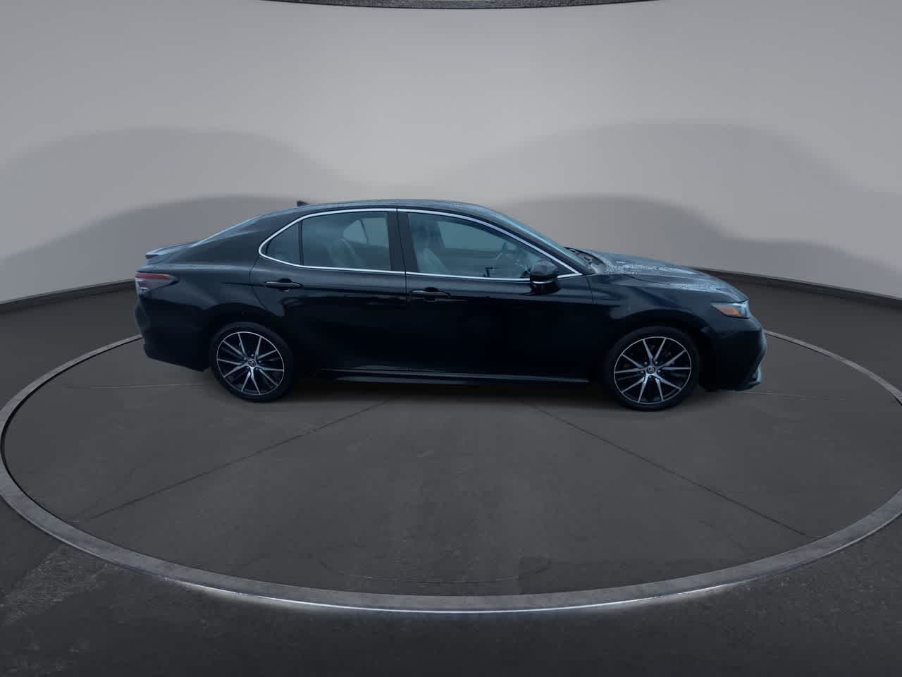 Vehicle image 4 of 24