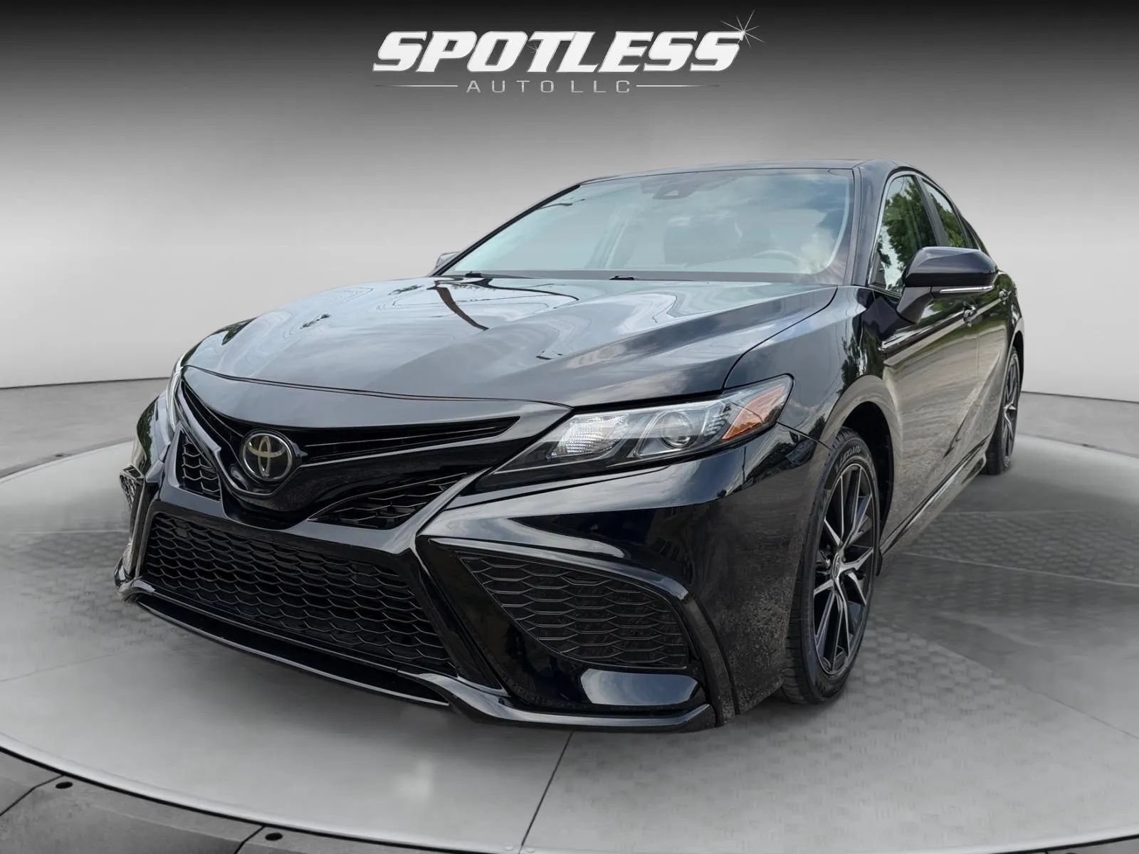 2022 Toyota Camry SE Image 1 of 27