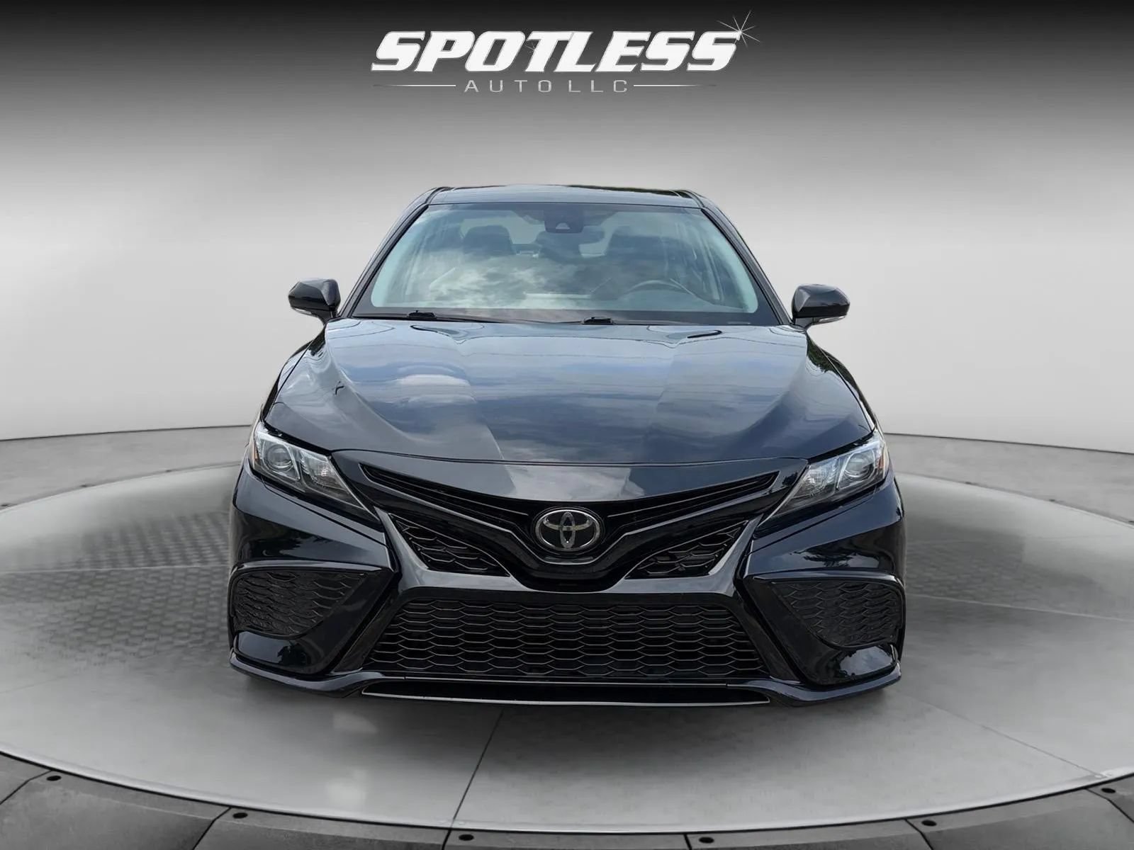 2022 Toyota Camry SE Image 3 of 27