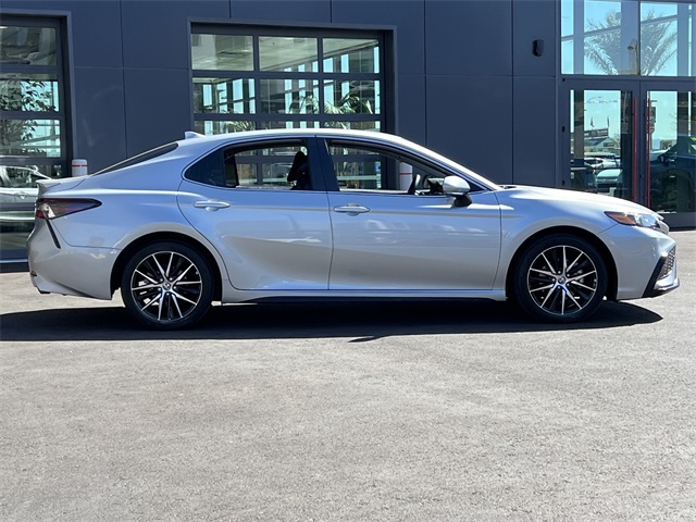 Vehicle image 7 of 28