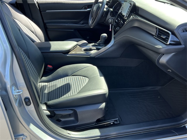 Vehicle image 24 of 28